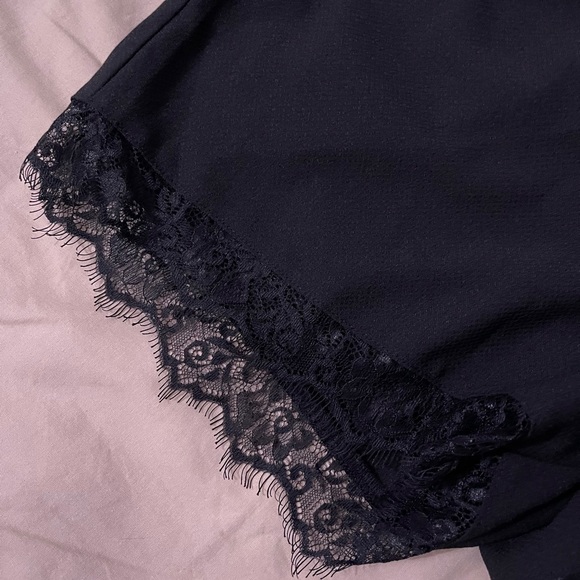 ONLY elastic lace shorts - Picture 2 of 2